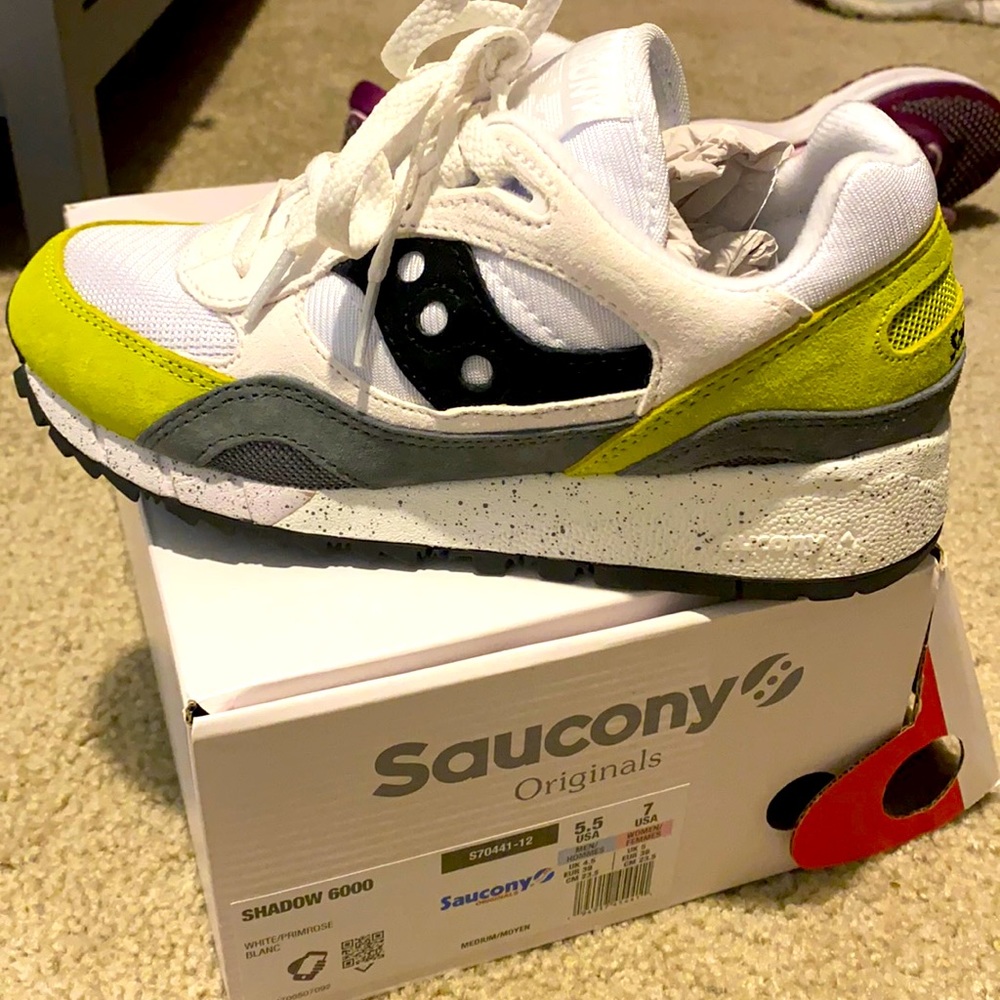 Saucony Shadow 6000 in white/primrose Size woman’s 7/men’s 5.5 NEVER WORN!!